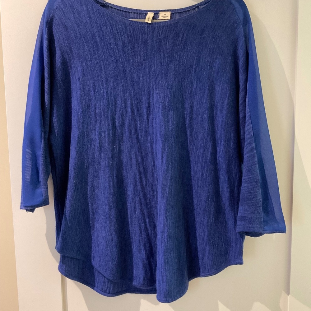 Moth knit top with sheer panel on sleeves. Size S